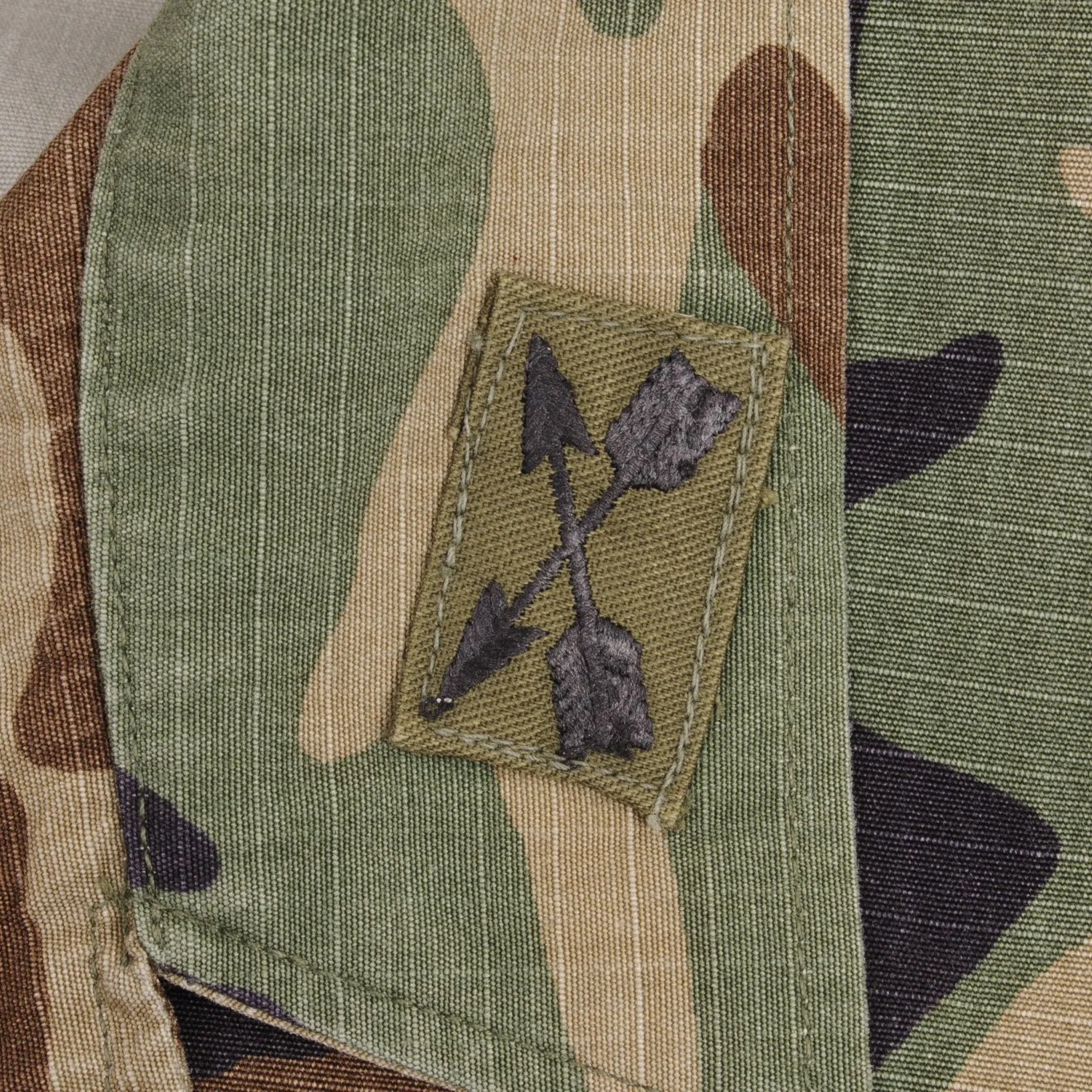 VINTAGE US ARMY WOODLAND CAMO COMBAT JACKET PATCH SPECIAL FORCES 1996 LARGE