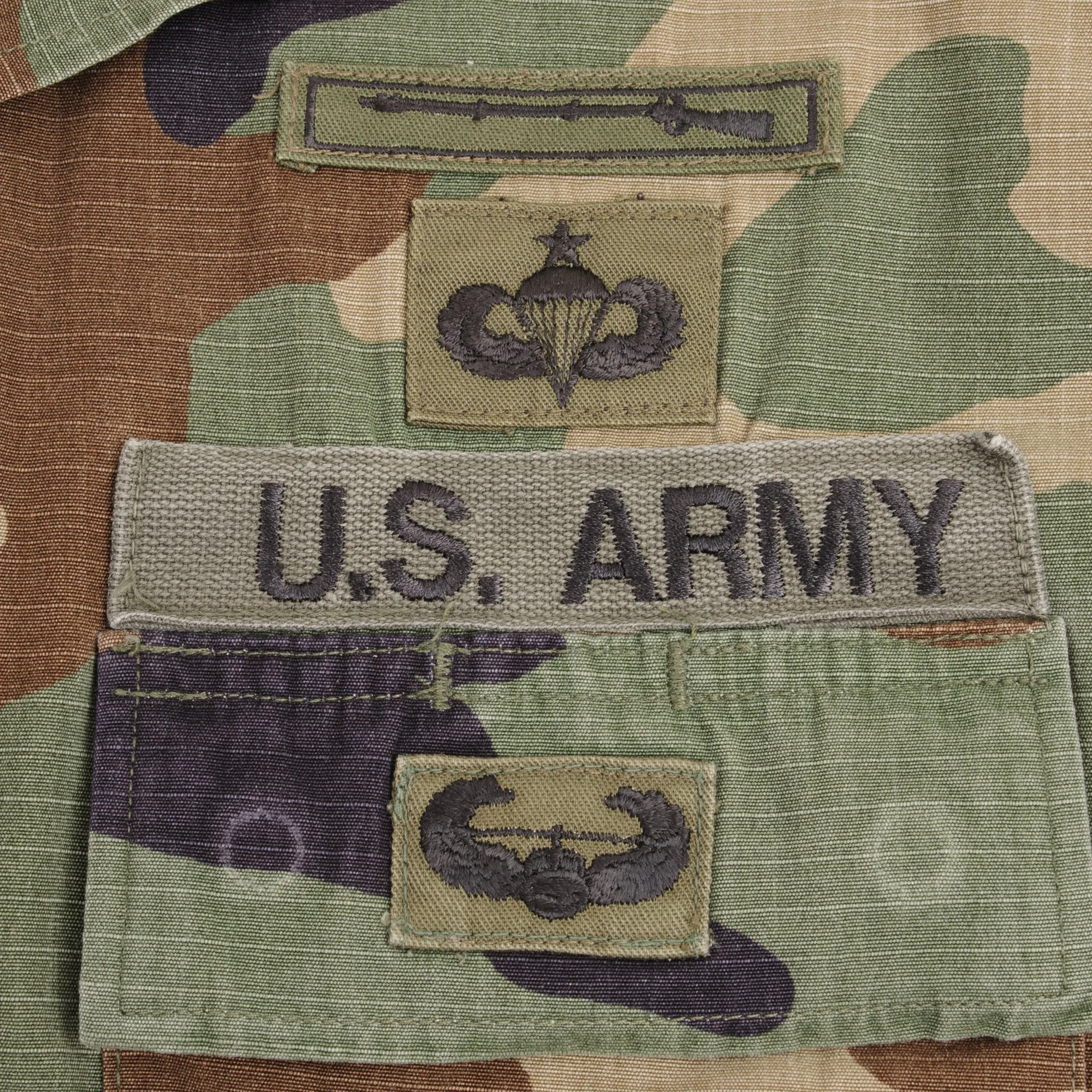 VINTAGE US ARMY WOODLAND CAMO COMBAT JACKET PATCH SPECIAL FORCES 1996 LARGE